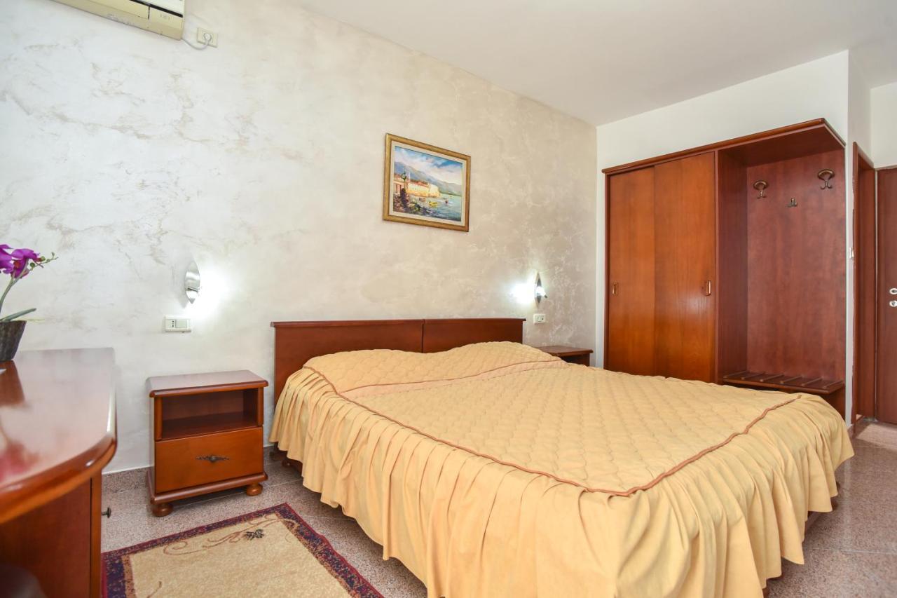 Hotel Suzana Budva Buitenkant foto