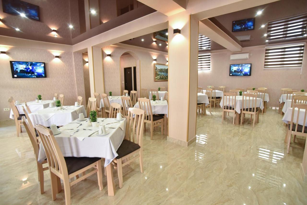 Hotel Suzana Budva Buitenkant foto