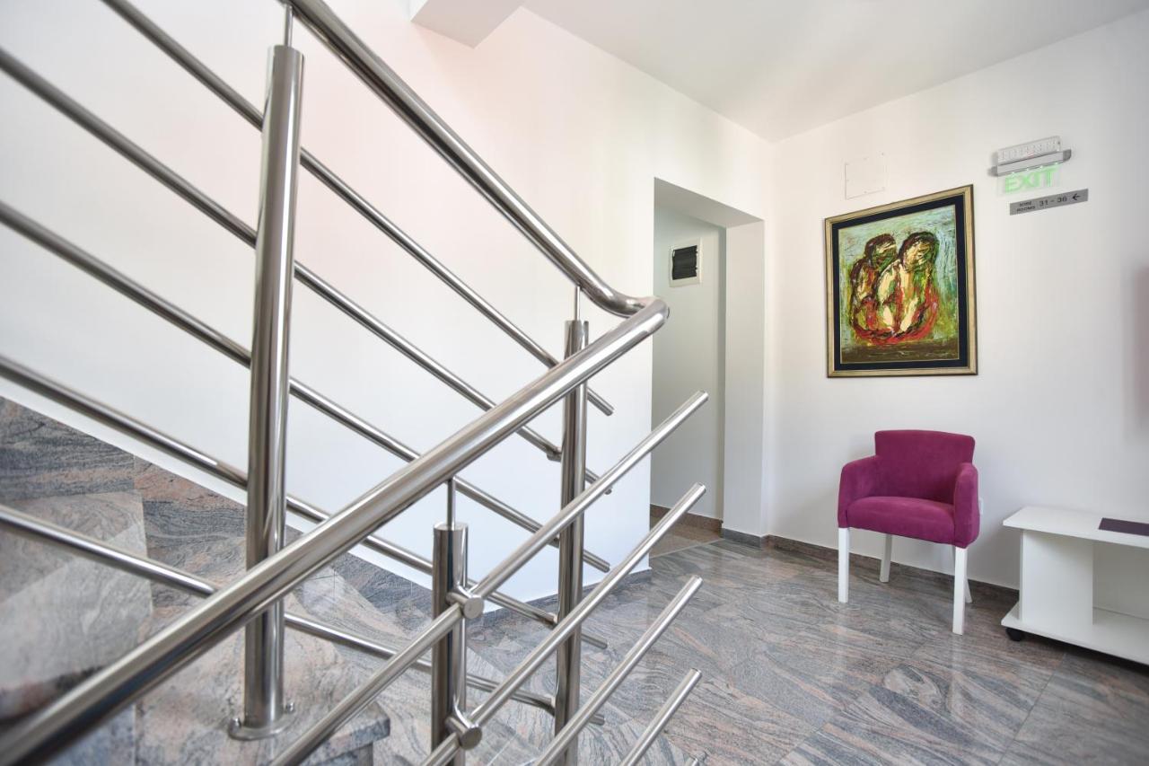 Hotel Suzana Budva Buitenkant foto