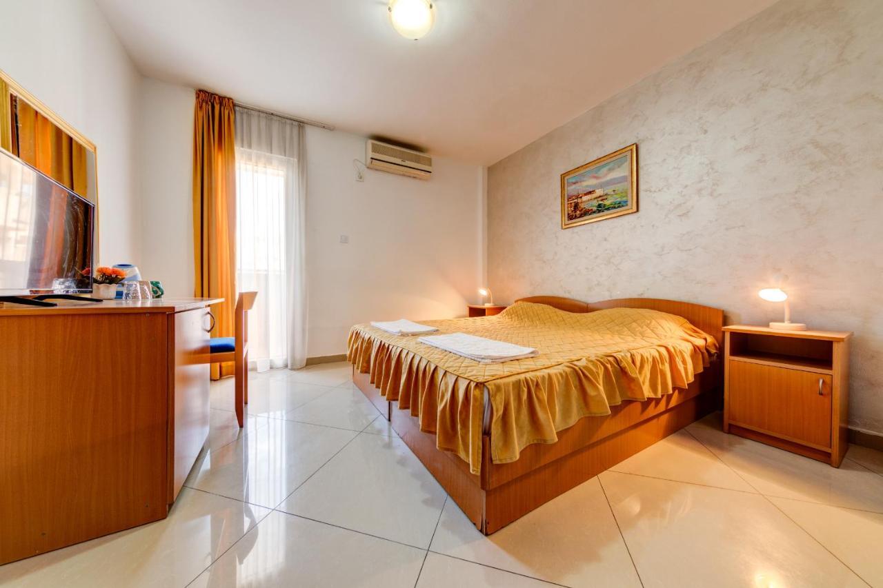 Hotel Suzana Budva Buitenkant foto