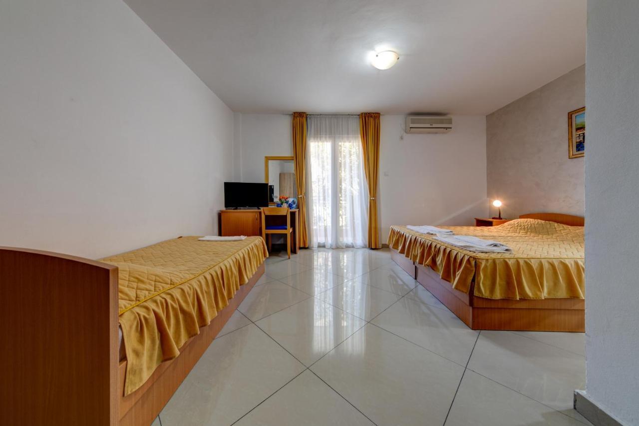 Hotel Suzana Budva Buitenkant foto
