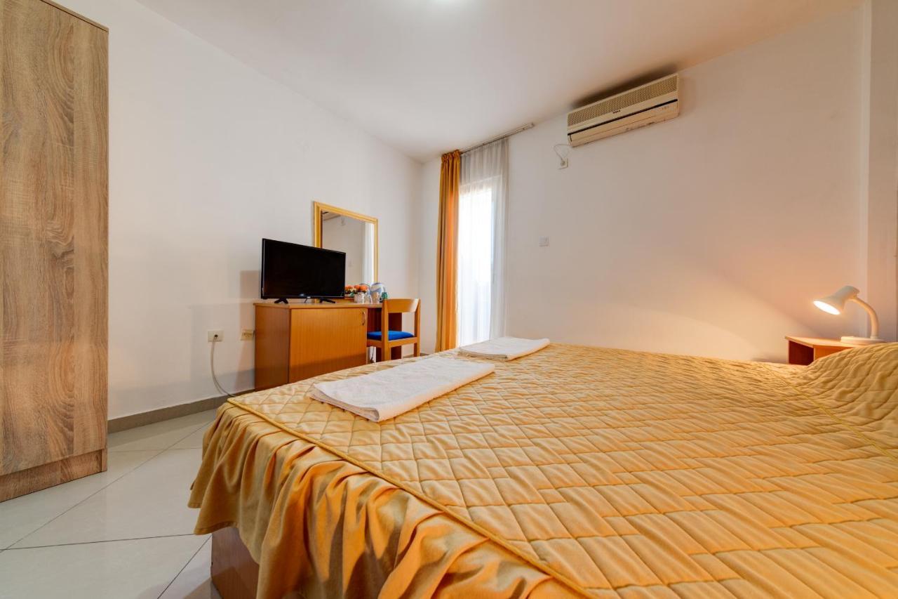 Hotel Suzana Budva Buitenkant foto
