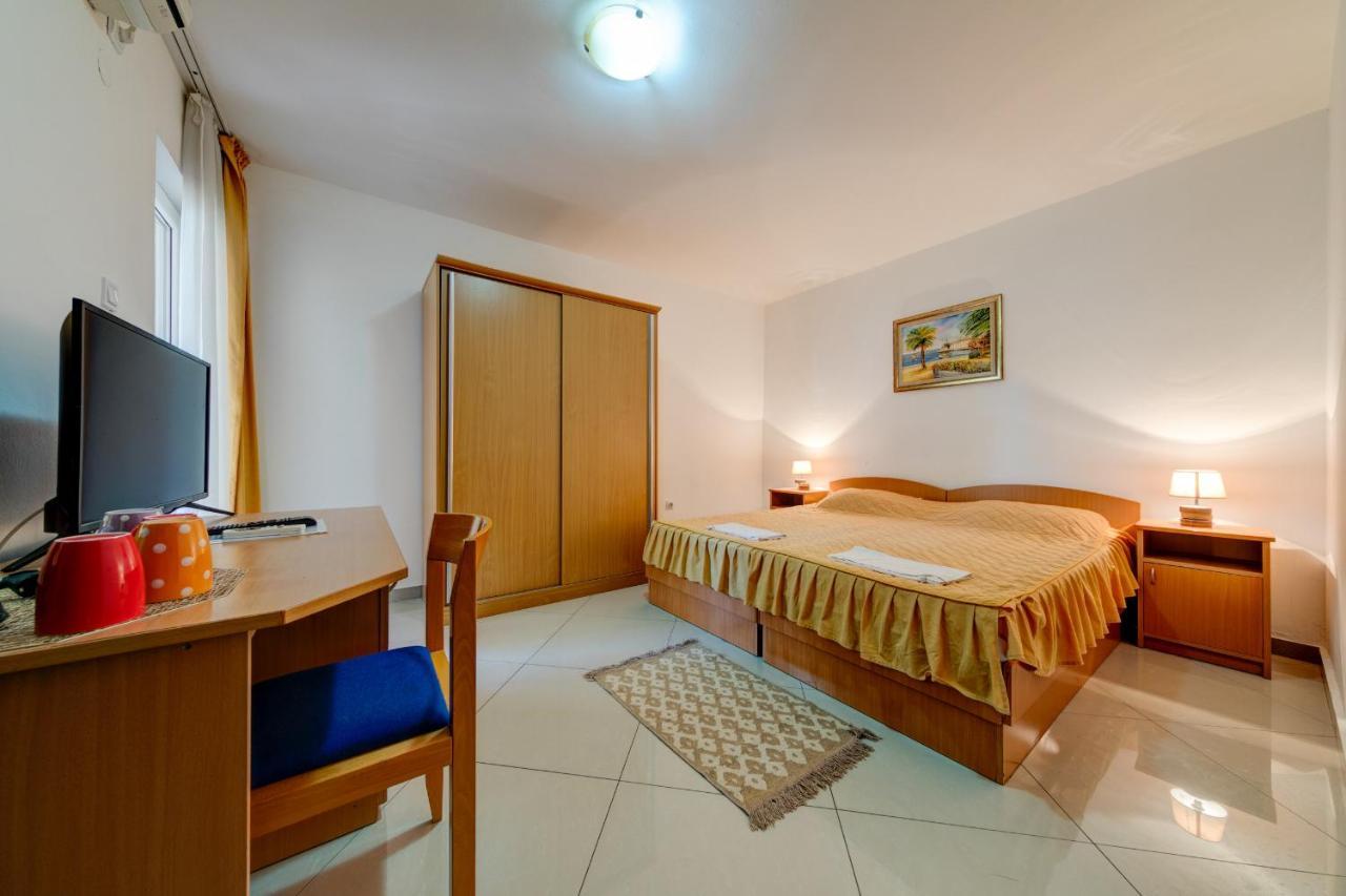 Hotel Suzana Budva Buitenkant foto