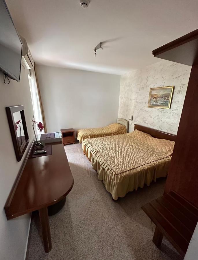 Hotel Suzana Budva Buitenkant foto